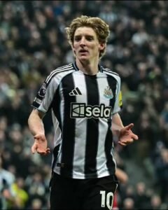 𝐒𝐇𝐎𝐂𝐊𝐈𝐍𝐆 𝐀𝐍𝐍𝐎𝐔𝐍𝐂𝐄𝐌𝐄𝐍𝐓: 𝐍𝐞𝐰𝐜𝐚𝐬𝐭𝐥𝐞 𝐮𝐧𝐢𝐭𝐞𝐝 𝐅.𝐂 𝐰𝐢𝐧𝐠𝐞𝐫 𝐀𝐧𝐭𝐡𝐨𝐧𝐲 𝐆𝐨𝐫𝐝𝐨𝐧 𝐇𝐚𝐬 𝐫𝐞𝐩𝐨𝐫𝐭𝐞𝐝𝐥𝐲 𝐟𝐨𝐫 𝐁𝐫𝐞𝐚𝐤𝐮𝐩 𝐰𝐢𝐭𝐡 𝐡𝐢𝐬 𝐩𝐚𝐫𝐭𝐧𝐞𝐫 𝐀𝐧𝐧𝐢𝐞 𝐊𝐞𝐚𝐭𝐢𝐧𝐠,𝐇𝐞 𝐚𝐧𝐧𝐨𝐮𝐧𝐜𝐢𝐧𝐠 𝐨𝐧 𝐬𝐨𝐜𝐢𝐚𝐥 𝐦𝐞𝐝𝐢𝐚 𝐭𝐡𝐚𝐭 𝐀𝐧𝐧𝐢𝐞 𝐊𝐞𝐚𝐭𝐢𝐧𝐠 𝐢𝐬 𝐚 𝐜𝐡𝐞𝐚𝐭. 𝐒𝐡𝐞 𝐬𝐭𝐨𝐨𝐝 𝐬𝐨 𝐥𝐨𝐰 𝐭𝐨 𝐬𝐥𝐞𝐞𝐩 𝐰𝐢𝐭𝐡…… 𝐒𝐞𝐞 𝐦𝐨𝐫𝐞. - Blog 