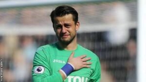 BOMBSHELL ANNOUNCEMENT: West Ham FC goalkeeper Mads Hermansen has been officially suspended indefinitely for sleeping with…. see more | images-18-1-300x168 BOMBSHELL ANNOUNCEMENT: West Ham FC goalkeeper Mads Hermansen has been officially suspended indefinitely for sleeping with…. see more - Blog