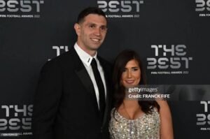 IT’S OVER BETWEEN US: Aston Villa FC goalkeeper Emiliano "Emi" Martínez (#32) has finally divorce his wife Amanda "Mandinha" Martínez for…. see more - Blog 