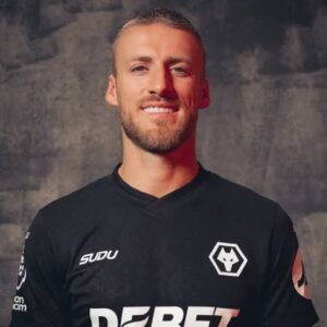 GOOD BYE SAD NEWS: Wolverhampton wanderers Fc goalkeeper Dan Bentley has finally announced his departure from the club stating his reasons that.... see more - Uncategorize 