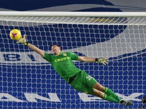 SHOCKING NEWS: Aston Villa FC goalkeeper Emiliano "Dibu" Martínez has gun for a serious injury while trying to save a penalty kick which…. see more | images-8-4-300x225 SHOCKING NEWS: Aston Villa FC goalkeeper Emiliano "Dibu" Martínez has gun for a serious injury while trying to save a penalty kick which…. see more - Blog