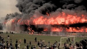 SHOCKING NEWS: Satudiun on fire Hull city satudiun catch fire and some of the players fund d......see more - Uncategorize 