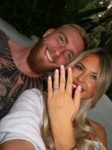 BREAKING NEWS:Hull city and entrie fans react shock as Oli McBurnie officially Announced his engagement with his partner Niamh Fitzgerald following their……see more - Uncategorize 