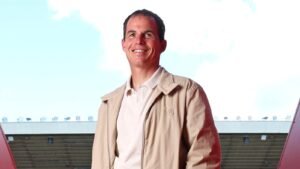 DEAL ACCEPTED:Sunderland head coach Régis Le Bris just signed a contract with……see more - Uncategorize 