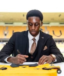 DEAL ACCEPTED:Wolverhampton Wanderers F.C. has officially completed a deal to sign a midfender Kieran Trippier from B….see more | images-1-10-254x300 DEAL ACCEPTED:Wolverhampton Wanderers F.C. has officially completed a deal to sign a midfender Kieran Trippier from B….see more - Uncategorize