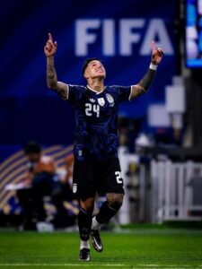 DONE DEAL: Chelsea F.C Officially Complete Stunning Deal for Midfender Enzo Fernándezfrom…see more - Uncategorize 
