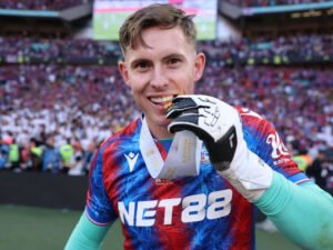 UNBELIEVABLE: Crystal palace FC Goalkeeper Dean Henderson Has just signed a new contract....see more - Uncategorize 